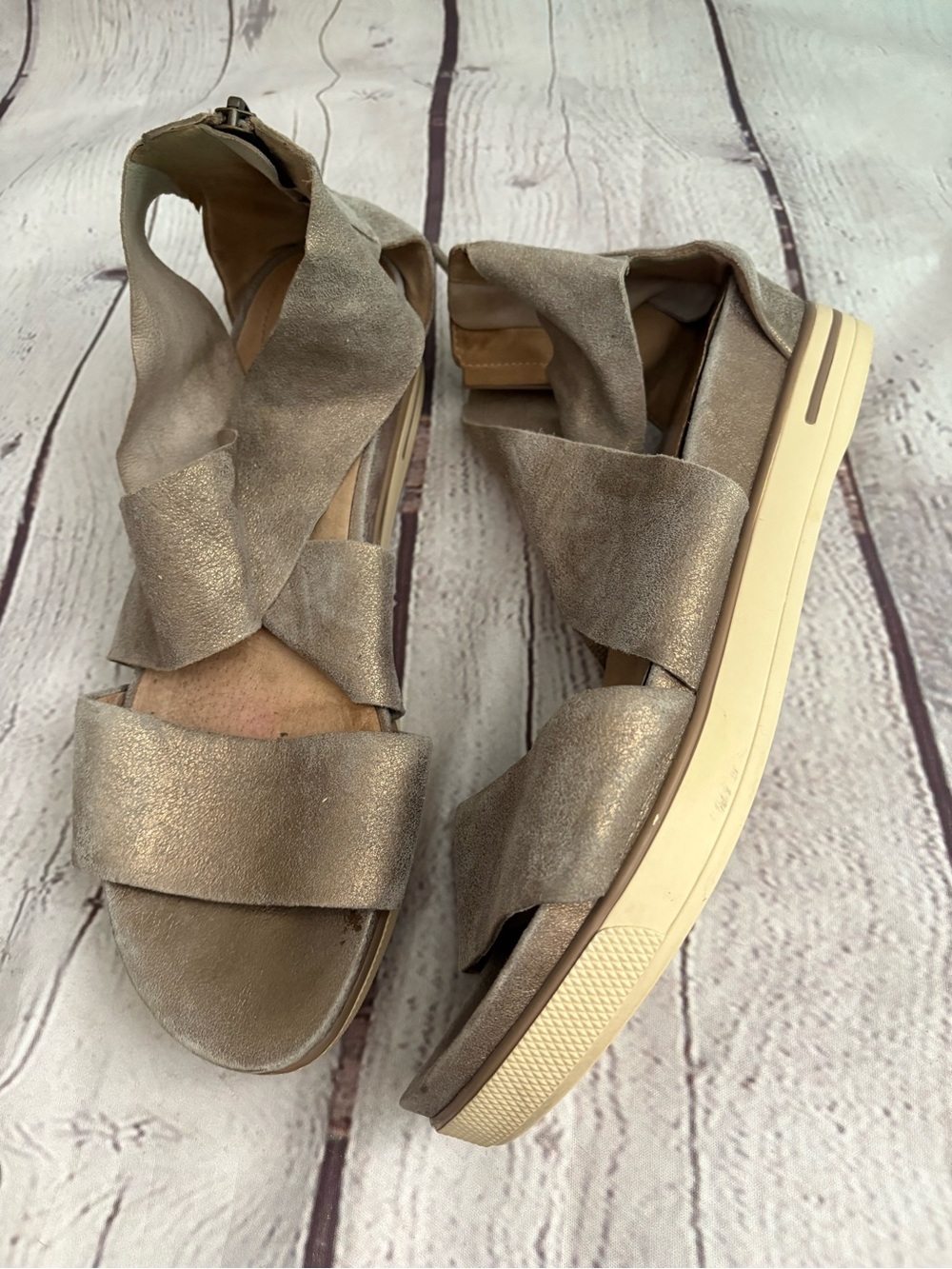 Eileen Fisher Platform Sandal Metallic Size 10